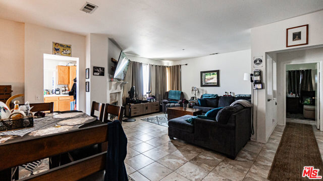 16850 Via Lunado, Moreno Valley CA: https://media.crmls.org/mediaz/8f642fe5-512b-401a-a343-394f9df63575.jpg