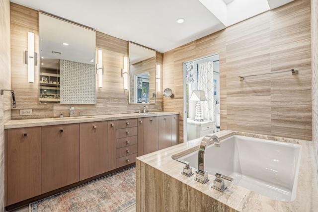 730 Inverness Drive, Rancho Mirage CA: https://media.crmls.org/mediaz/8f6478fe-d817-4d2f-91b1-56ea74d7c1ff.jpg