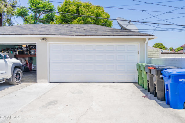 5924 Fairfax Avenue, Los Angeles CA: https://media.crmls.org/mediaz/8f64c2ad-32cd-4d6e-a778-ee593d163d20.jpg