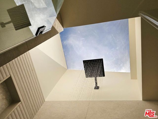 3260 Sagamore Way, Los Angeles CA: https://media.crmls.org/mediaz/8f6534e7-68bb-49bc-8754-ad5e8480798c.jpg