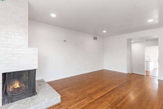102 W 15Th St, Antioch CA: https://media.crmls.org/mediaz/8f656466-b394-4adf-9ca1-c06340b091d4.jpg