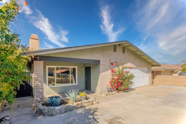 53385 Eisenhower Dr Drive, La Quinta CA: https://media.crmls.org/mediaz/8f65b5c6-235b-4f91-b986-192c65c175c5.jpg