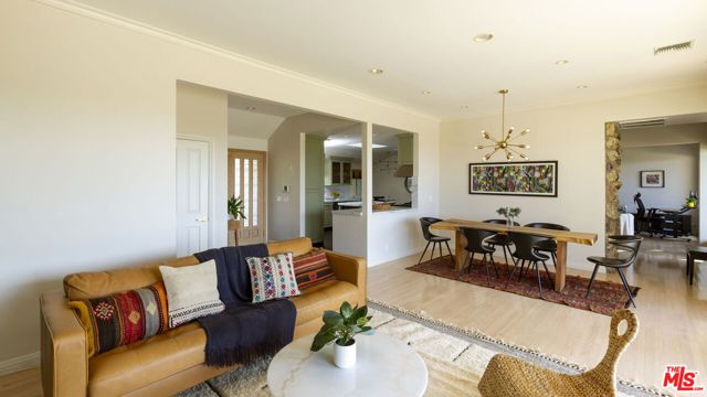 16303 Mandalay Drive, Encino CA: https://media.crmls.org/mediaz/8f65d6d8-ec5c-4d82-8bce-2f5150594c3e.jpg