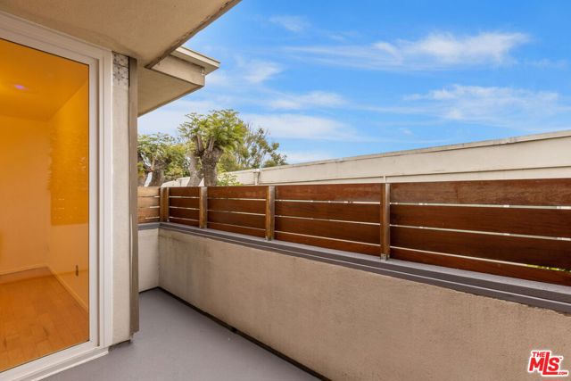 1807 Camden Avenue, Los Angeles CA: https://media.crmls.org/mediaz/8f6667bc-45a2-4527-bb1c-f8907a684697.jpg