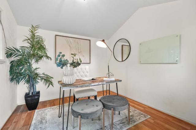 2061 Valparaiso Avenue, Menlo Park CA: https://media.crmls.org/mediaz/8f666aa3-31ce-4dfd-94a2-e45a4010f94b.jpg