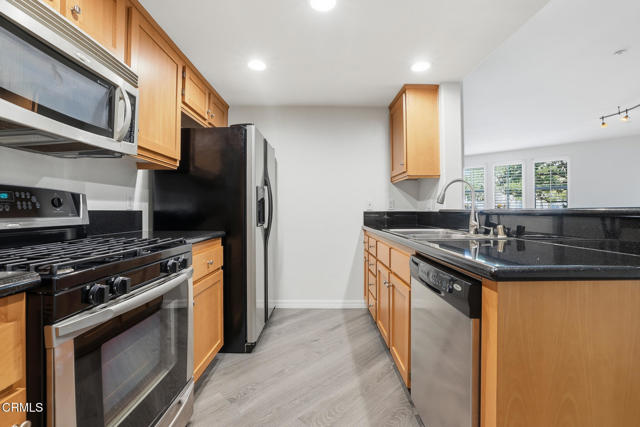 Detail Gallery Image 16 of 29 For 259 Riverdale Ct #241,  Camarillo,  CA 93012 - 2 Beds | 2 Baths