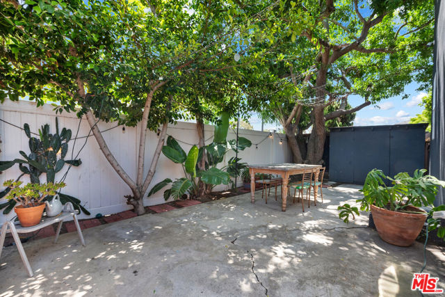 1205 Appleton Way, Venice CA: https://media.crmls.org/mediaz/8f669338-e432-4435-8666-4b0209fa65fe.jpg