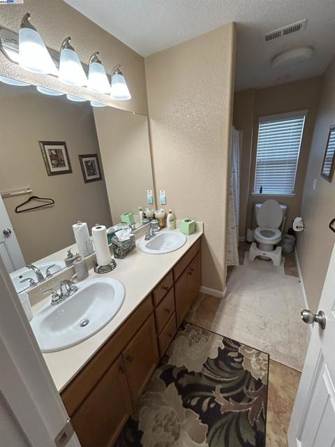 1279 Eucalyptus Dr, Vallejo CA: https://media.crmls.org/mediaz/8f669b8f-81f5-4b4d-ae84-8a8a1e4d4713.jpg