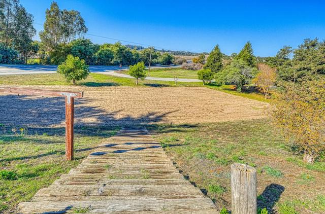 1051 San Miguel Cyn Road, Royal Oaks CA: https://media.crmls.org/mediaz/8f67dd1b-5503-443d-9dff-3754308ecbff.jpg