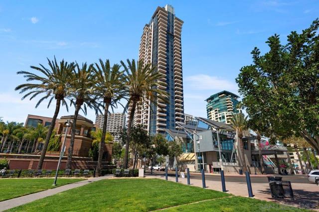 550 Front Street, San Diego CA: https://media.crmls.org/mediaz/8f681c80-e525-4e16-b27d-1845aba06b68.jpg