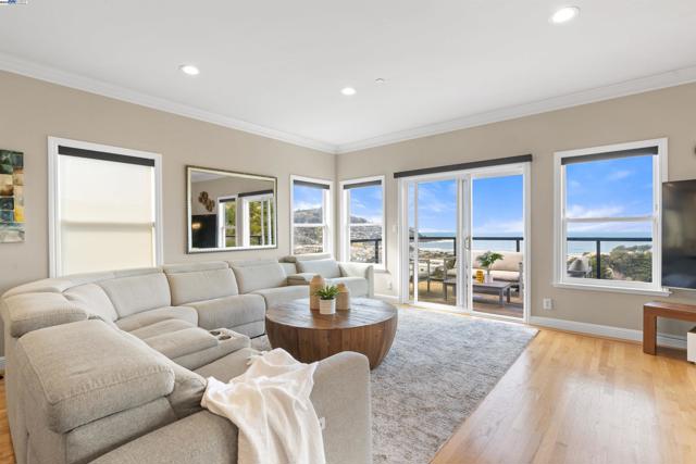 674 Corona Dr, Pacifica CA: https://media.crmls.org/mediaz/8f688951-fc5f-44a2-b7a9-4e6c2aac5350.jpg