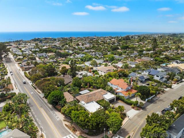 1180 Devonshire Dr, Encinitas CA: https://media.crmls.org/mediaz/8f689c36-ad7a-492f-84b8-10460de9f8dd.jpg