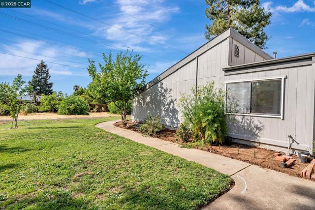 1335 Kenwal Rd, Concord CA: https://media.crmls.org/mediaz/8f68ba4c-bc0a-487c-a066-d95efa9cb8b4.jpg