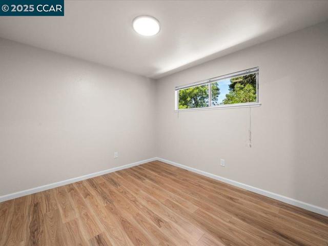 221 Green St, Martinez CA: https://media.crmls.org/mediaz/8f69dac8-c10d-4cd1-8f69-844692ee70e9.jpg