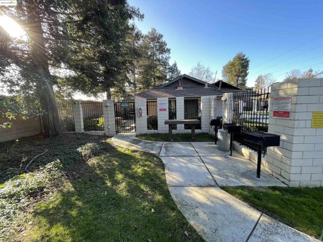 2416 Shadow Ln, Antioch CA: https://media.crmls.org/mediaz/8f69e12b-a504-43e3-b16c-7a0de7d16765.jpg