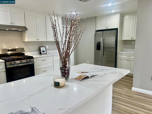 2788 Entrada Cir, Antioch CA: https://media.crmls.org/mediaz/8f69f563-7481-45b9-b5ae-9b5a43e446cc.jpg