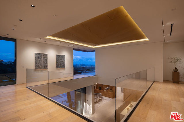 5 Bed Home for Sale in Los Angeles, California