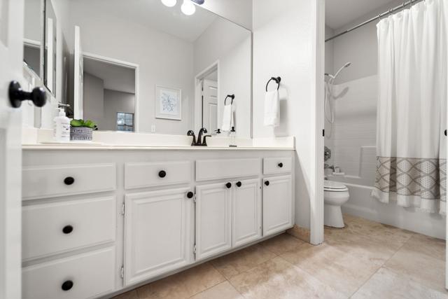Image 32 of 40 For 970 Somerset Court F