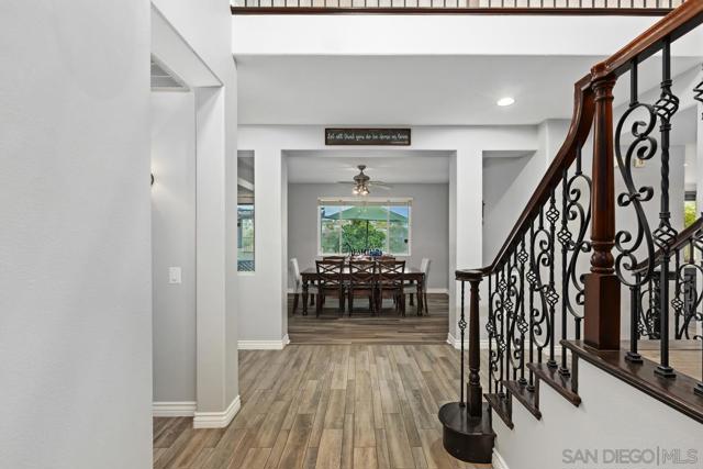 1387 S Creekside Dr, Chula Vista CA: https://media.crmls.org/mediaz/8f6b2af6-b119-4107-a1fb-6d1e5b2c9ba4.jpg