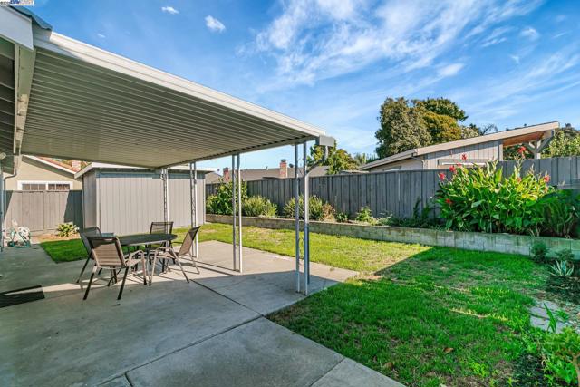 34915 Skylark Dr, Union City CA: https://media.crmls.org/mediaz/8f6b42cc-fb45-4b12-b8ad-8fe26a28867e.jpg