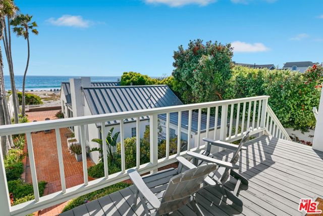 30830 Broad Beach Road, Malibu CA: https://media.crmls.org/mediaz/8f6b45af-61a4-4224-916f-c9cd3dee1e9f.jpg