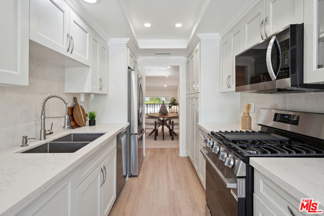 17109 Palisades Circle, Pacific Palisades CA: https://media.crmls.org/mediaz/8f6b7d95-a5a0-4025-8371-c96b20328ecf.jpg