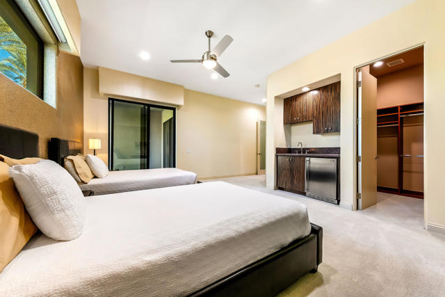 15 Sun Ridge Circle, Rancho Mirage CA: https://media.crmls.org/mediaz/8f6ba42a-08af-479c-b4e5-d1b66bd37c3d.jpg