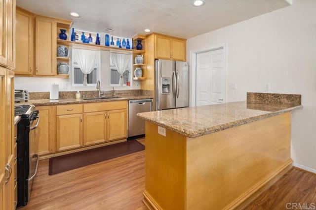 Detail Gallery Image 3 of 20 For 324 Park Way #3,  Chula Vista,  CA 91910 - 3 Beds | 2/1 Baths