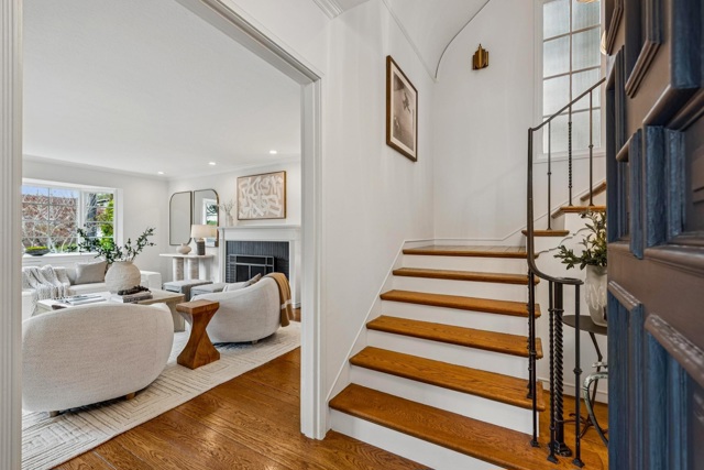 Image 4 of 58 For 3938 Oakmore Rd