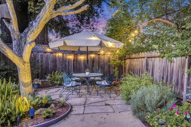 667 Cuesta Drive, Los Altos CA: https://media.crmls.org/mediaz/8f6cefd3-bc71-43e6-afcc-d0fcc9b69ab3.jpg
