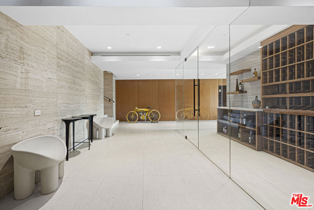 1731 Summitridge Drive, Beverly Hills CA: https://media.crmls.org/mediaz/8f6cf6cf-a780-4374-a4bc-f7bcf94c4951.jpg