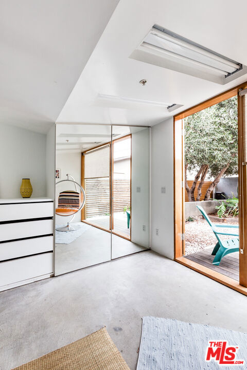 745 Navy Street, Santa Monica CA: https://media.crmls.org/mediaz/8f6d088a-70a5-4ccd-bf45-6baeb275a51f.jpg