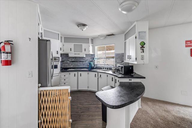 66 Contento Dr, Watsonville CA: https://media.crmls.org/mediaz/8f6d2ba1-a3a0-4d00-9c79-d568f96f3971.jpg