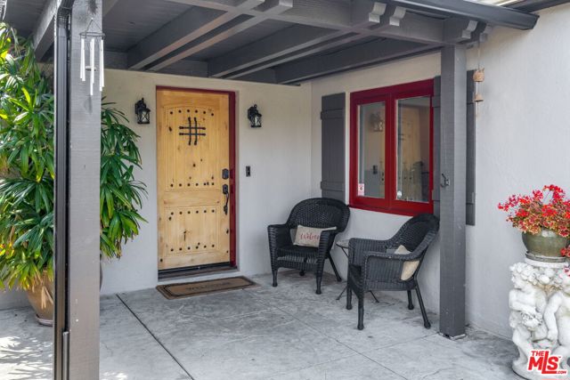 521 S Parish Place, Burbank CA: https://media.crmls.org/mediaz/8f6d3045-b4ad-441e-8bc3-546624710ff7.jpg