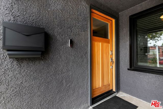 2342 S Garth Avenue, Los Angeles CA: https://media.crmls.org/mediaz/8f6d3791-2d38-4798-b5e4-a34c5372a734.jpg