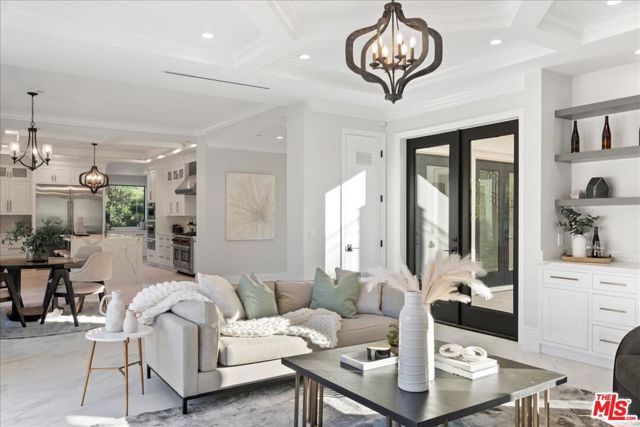4351 Vanalden Avenue, Tarzana CA: https://media.crmls.org/mediaz/8f6d9a26-602b-426c-93ee-c5023046c31b.jpg