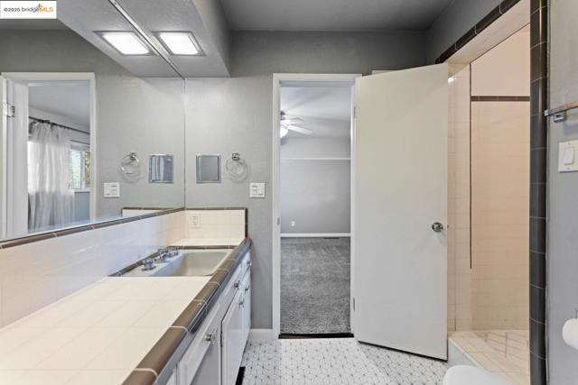 5235 Adelaide WAY, Carmichael CA: https://media.crmls.org/mediaz/8f6da576-a69f-4286-b162-bbb6ab318b6f.jpg