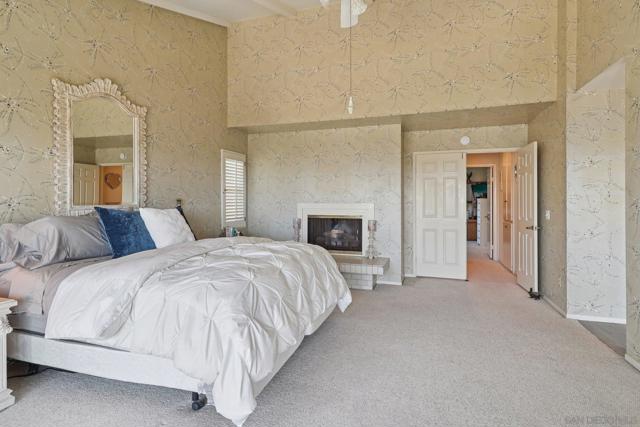 119 Spinnaker Ct, Del Mar CA: https://media.crmls.org/mediaz/8f6e1250-1fed-40f1-8993-f931f30978b7.jpg