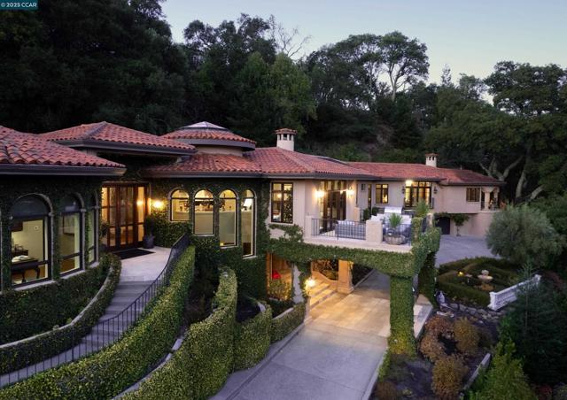 42 Tappan Ln, Orinda CA: https://media.crmls.org/mediaz/8f6e24ea-7b4b-45cf-af7b-9b4d9cdce722.jpg