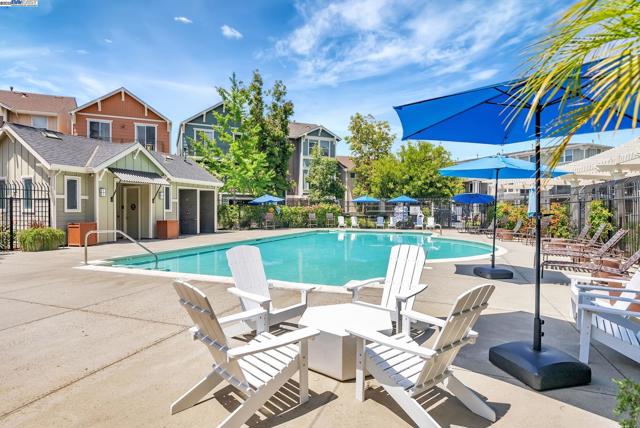 4432 Hyde Cmn, Fremont CA: https://media.crmls.org/mediaz/8f6e65ce-f41f-434e-8269-2efb5957a983.jpg
