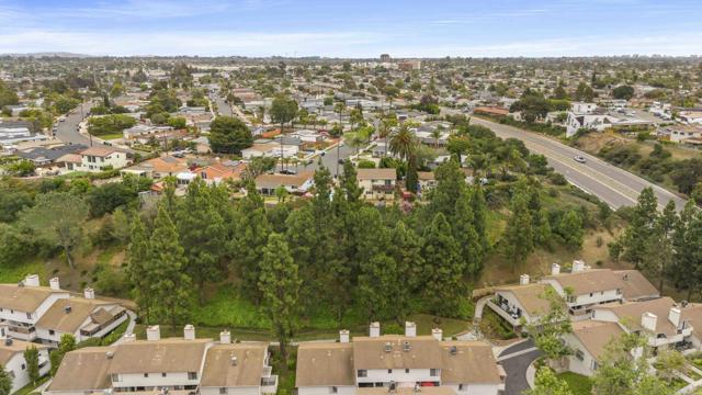 4535 Chateau Drive, San Diego CA: https://media.crmls.org/mediaz/8f6e9348-30fc-425b-9acd-509a7714d7ca.jpg
