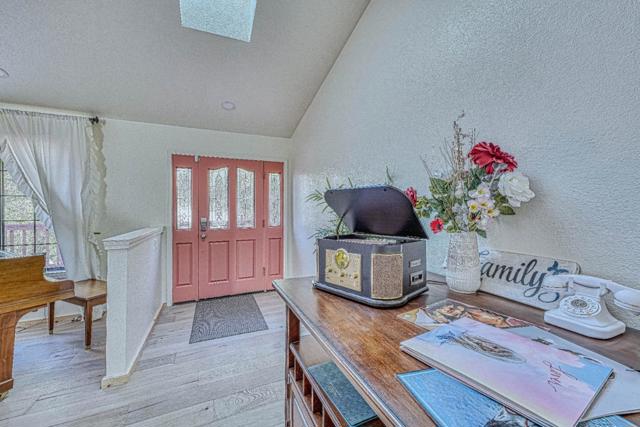 6640 Kim Ann Lane, Salinas CA: https://media.crmls.org/mediaz/8f6eb4fe-223d-47c9-a684-5e5819bb5fe8.jpg