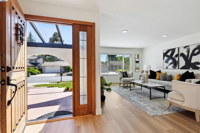 45548 Cherokee Ln, Fremont CA: https://media.crmls.org/mediaz/8f6ecf93-890b-4f2d-9f27-fa57887e9376.jpg
