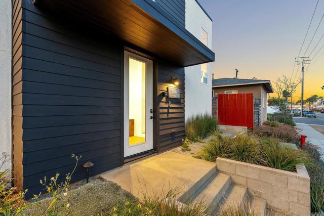 508 N Tremont Street, Oceanside CA: https://media.crmls.org/mediaz/8f6ed35e-33fc-4449-9340-d4342a0fe3dc.jpg