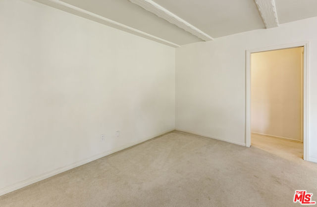 21924 Buena Ventura Street, Woodland Hills CA: https://media.crmls.org/mediaz/8f6f1d6a-9e7f-4299-8c7c-d326c61ceef6.jpg