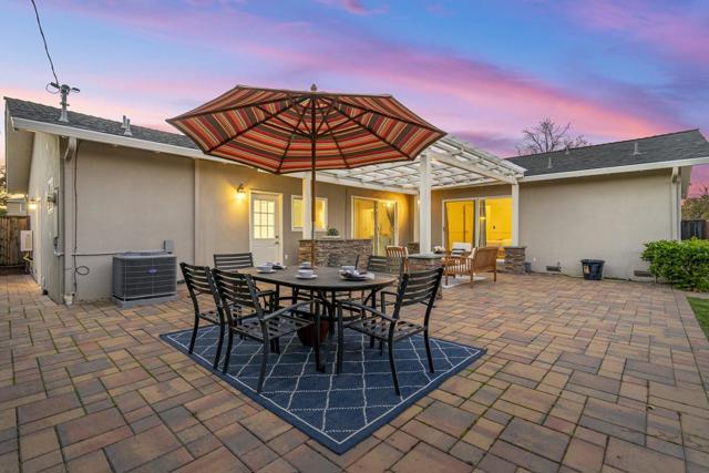 2741 Doverton Square, Mountain View CA: https://media.crmls.org/mediaz/8f6f3d6f-7cdc-4f87-8579-0a75e1fca911.jpg