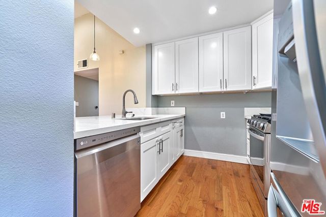 326 S Manhattan Place, Los Angeles CA: https://media.crmls.org/mediaz/8f6f63b0-a205-4b5d-9a3b-8a1ba8146408.jpg