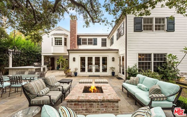 3848 Ethel Avenue, Studio City CA: https://media.crmls.org/mediaz/8f6fa242-5781-480f-90ad-c146fd5dac2a.jpg