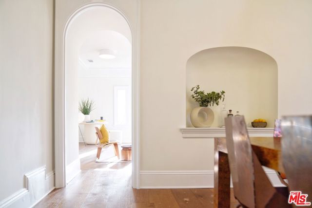 322 S Kingsley Drive, Los Angeles CA: https://media.crmls.org/mediaz/8f6fc371-fc17-49ff-9e8f-89df2d5bd49b.jpg