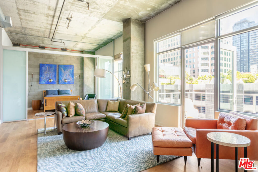 645 W 9th Street 719, Los Angeles, CA 90015
